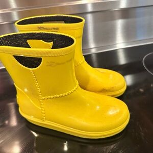 Ugg Rain Boots Kids Size 11 Shoes Waterproof Yellow Unisex Snow